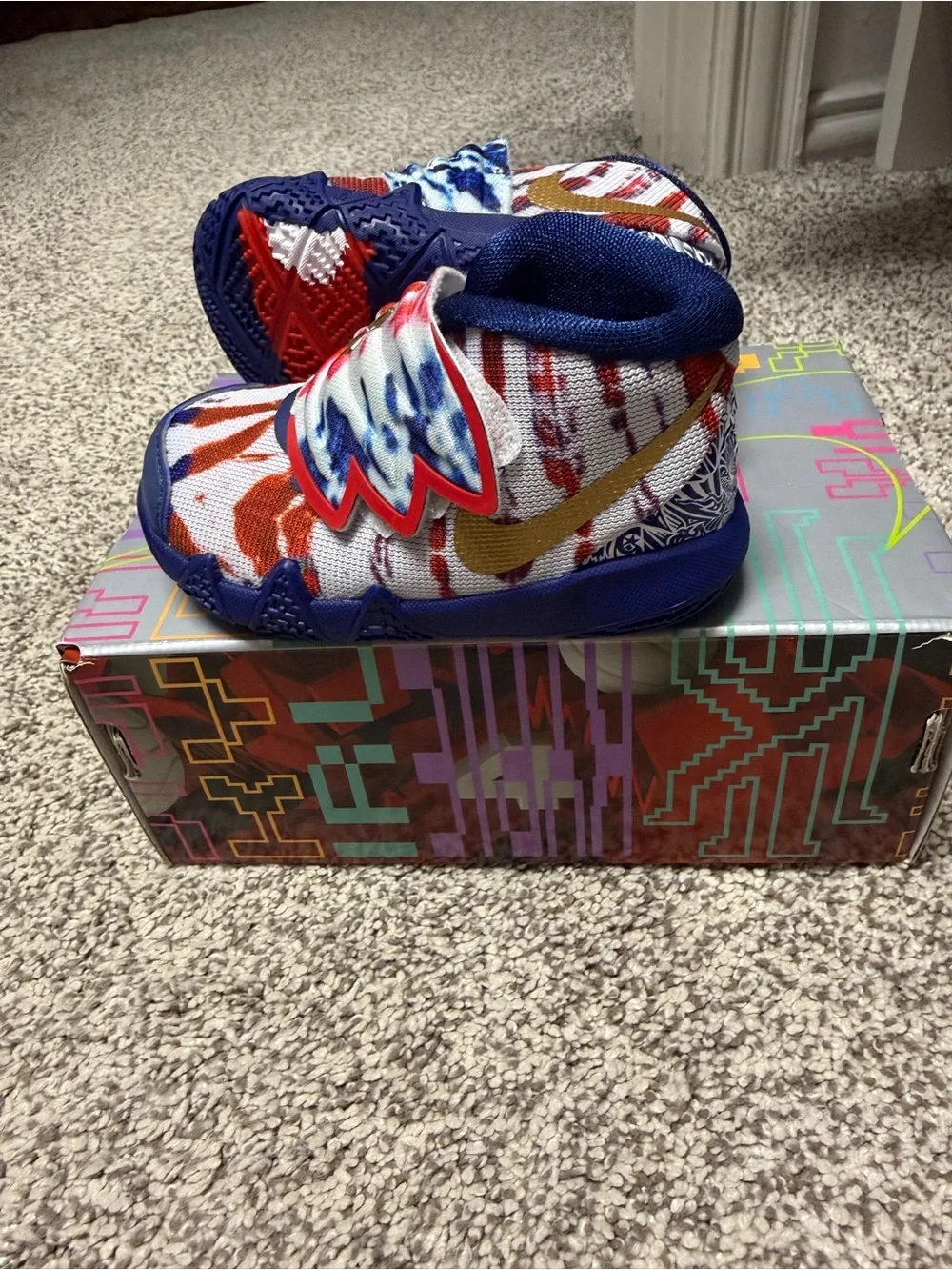 Nike Kids Sneakers in Navy, Red, White & Brown